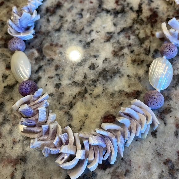 v i n t a g e ::
 Hawaiian tropical seashell necklace - Picture 5 of 5